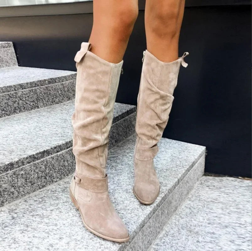 Knähöga damstövlar med låg klack – eleganta retro boots