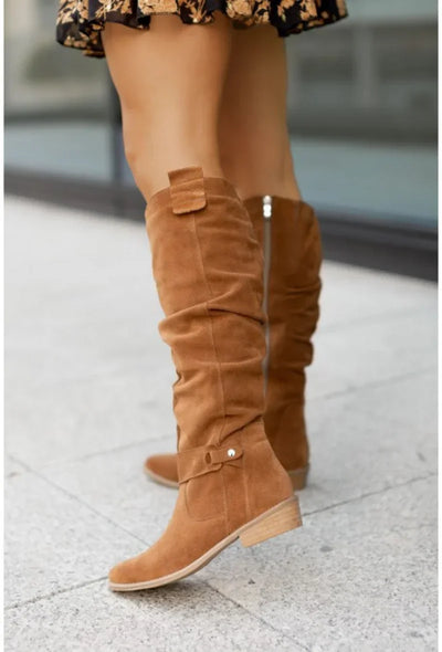 Knähöga damstövlar med låg klack – eleganta retro boots