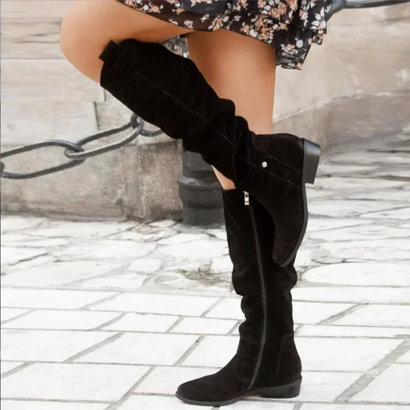 Knähöga damstövlar med låg klack – eleganta retro boots
