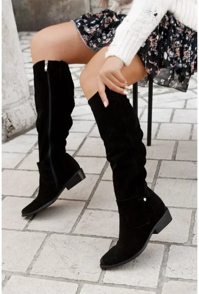 Knähöga damstövlar med låg klack – eleganta retro boots