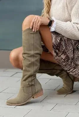 Knähöga damstövlar med låg klack – eleganta retro boots